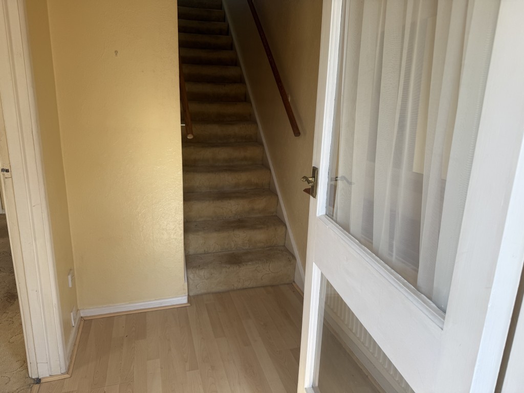Lot: 146 - THREE-BEDROOM END-TERRACE HOUSE WITH GARAGE - Entrance Hall leading to ground floor lounge and stairs to first floor